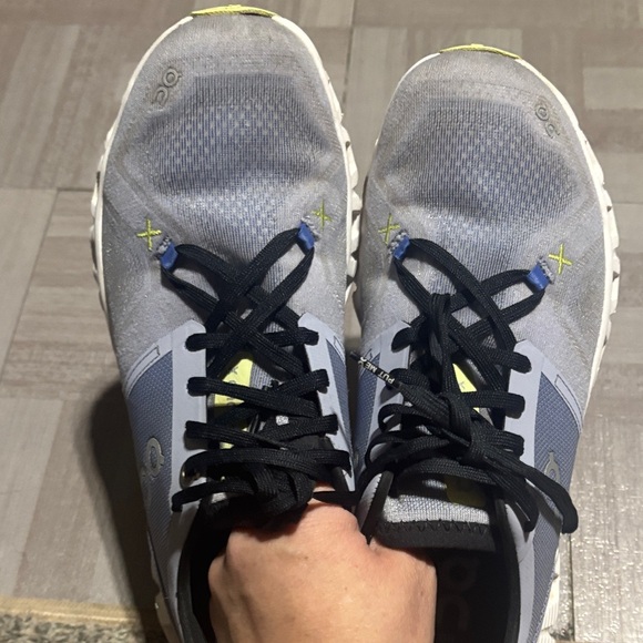 On Running woman’s Athletic Shoes in Gray and White - Picture 6 of 7